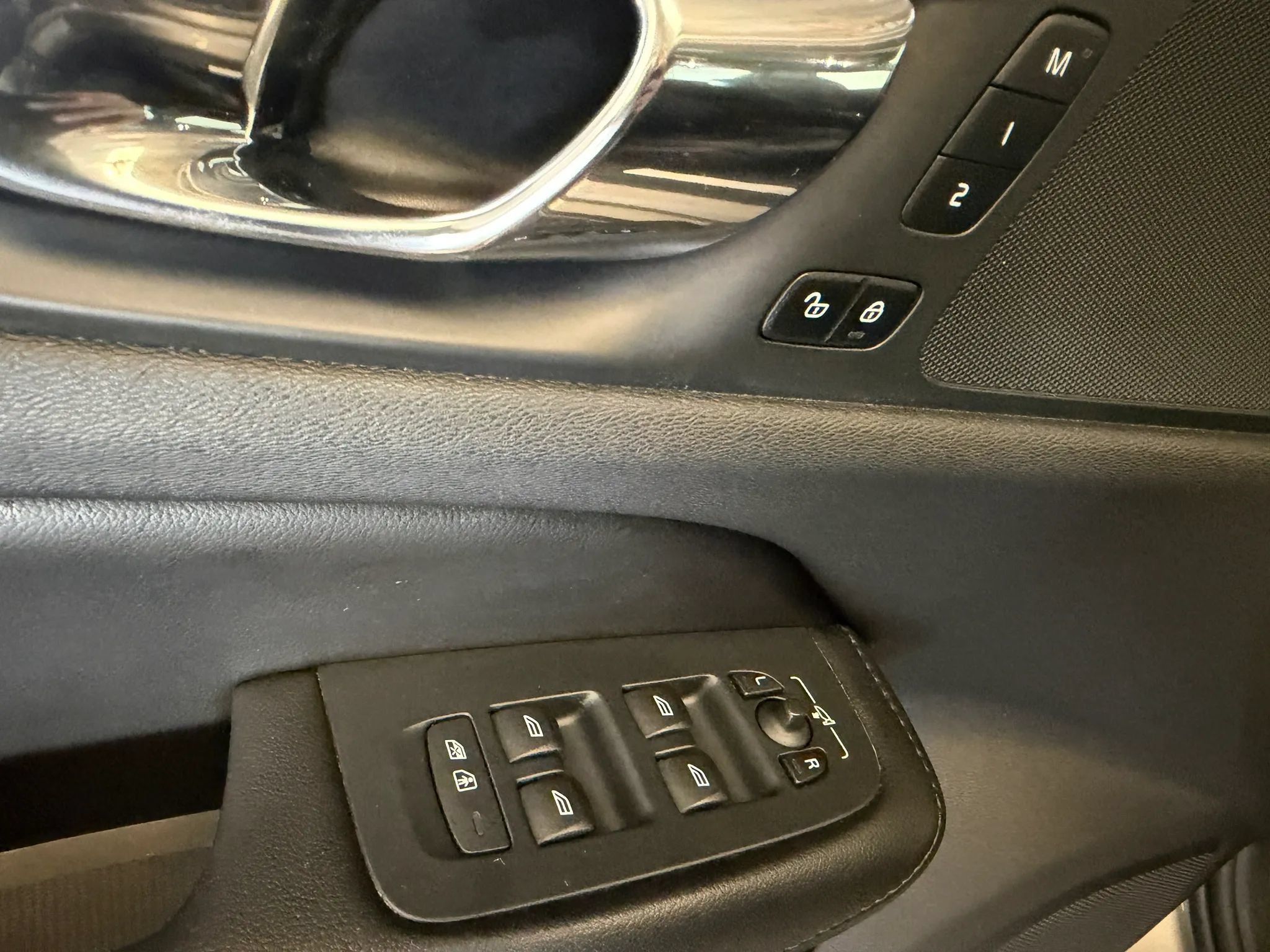Used 2019 Volvo S60 T5 Momentum w/ Premium Package FWD image 10