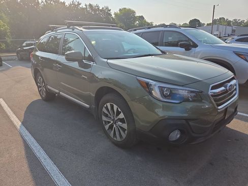 Used 2018 Subaru Outback 3.6R Touring w/ Popular Package #3 AWD/4WD image 1