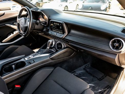 Used 2016 Chevrolet Camaro SS image 10