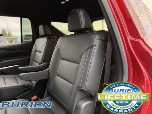 New 2025 Chevrolet Traverse LT image 28