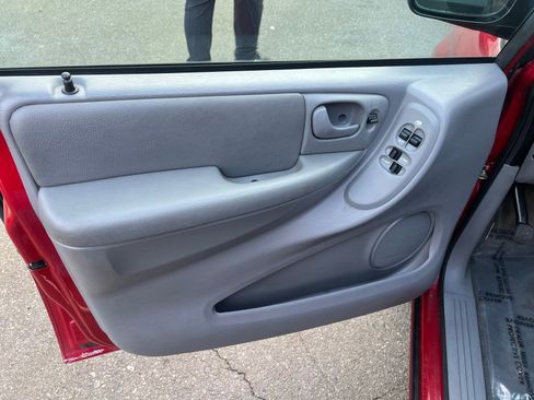 Used 2005 Dodge Grand Caravan SXT w/ Premium Group image 10