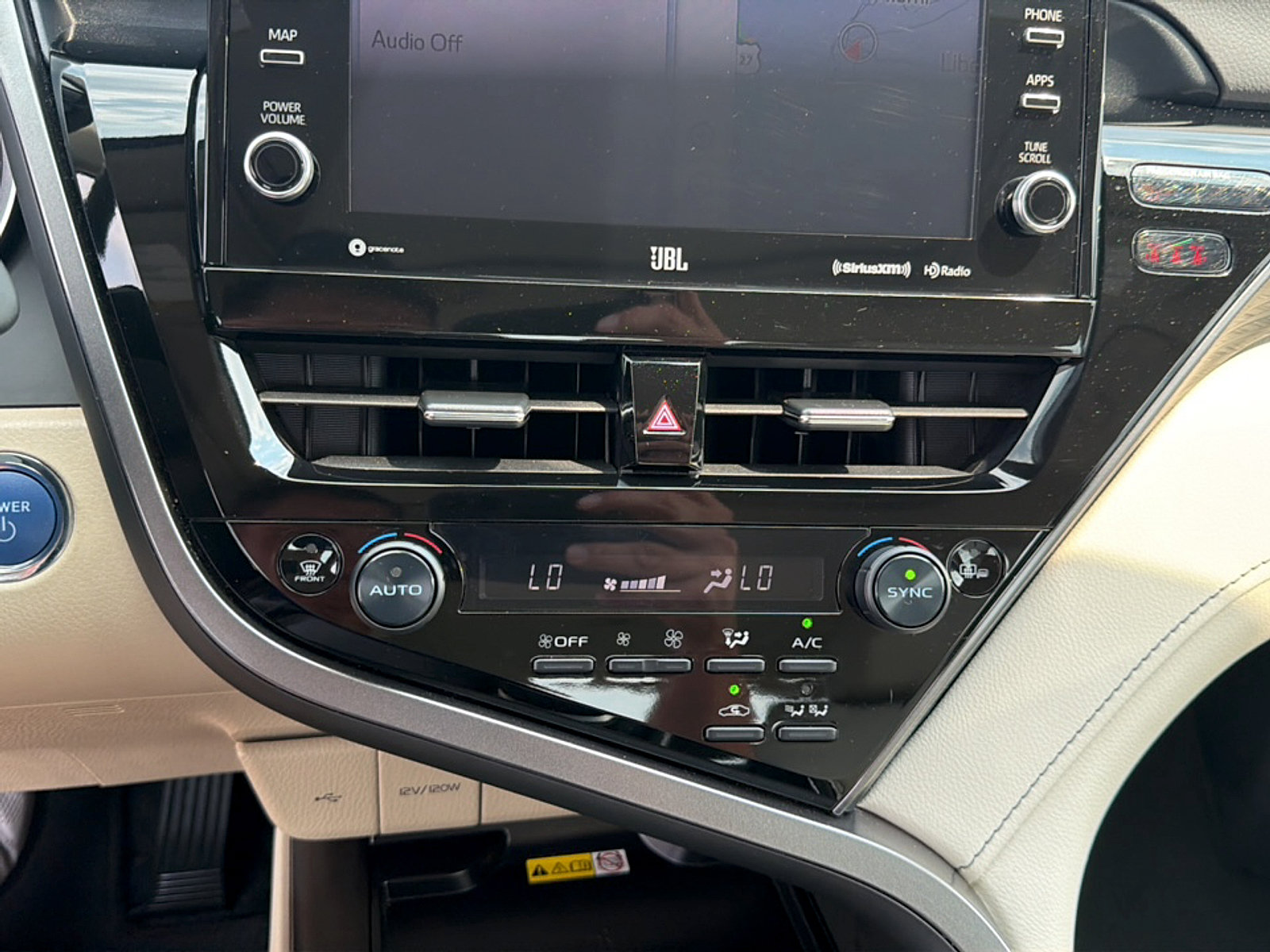 Used 2022 Toyota Camry XLE w/ Navigation Upgrade Package FWD image 14