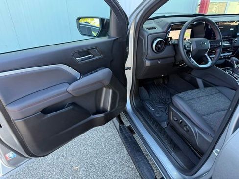 Used 2024 Chevrolet Colorado Z71 w/ Z71 Convenience Package 2 AWD/4WD image 11
