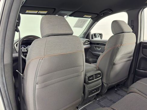 Used 2025 Honda Pilot Sport image 31