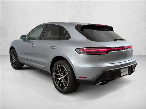 Certified 2025 Porsche Macan image 3