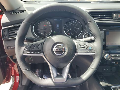 Certified 2020 Nissan Rogue SV w/ Premium Package image 18