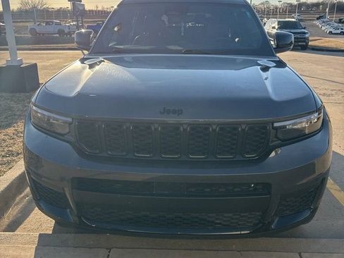 Used 2023 Jeep Grand Cherokee L Laredo image 7