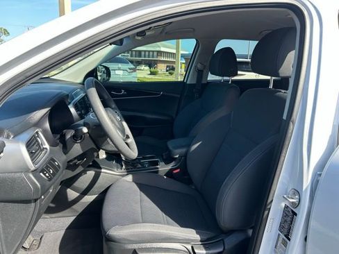 Used 2020 Kia Sorento LX image 14