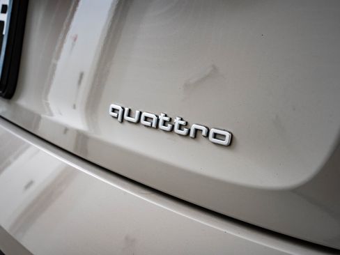 Used 2021 Audi e-tron Prestige w/ Prestige Package image 21