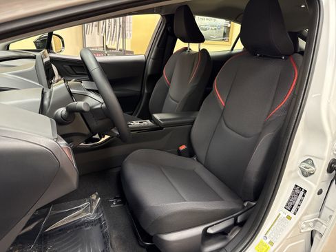 Used 2025 Toyota Prius SE image 21