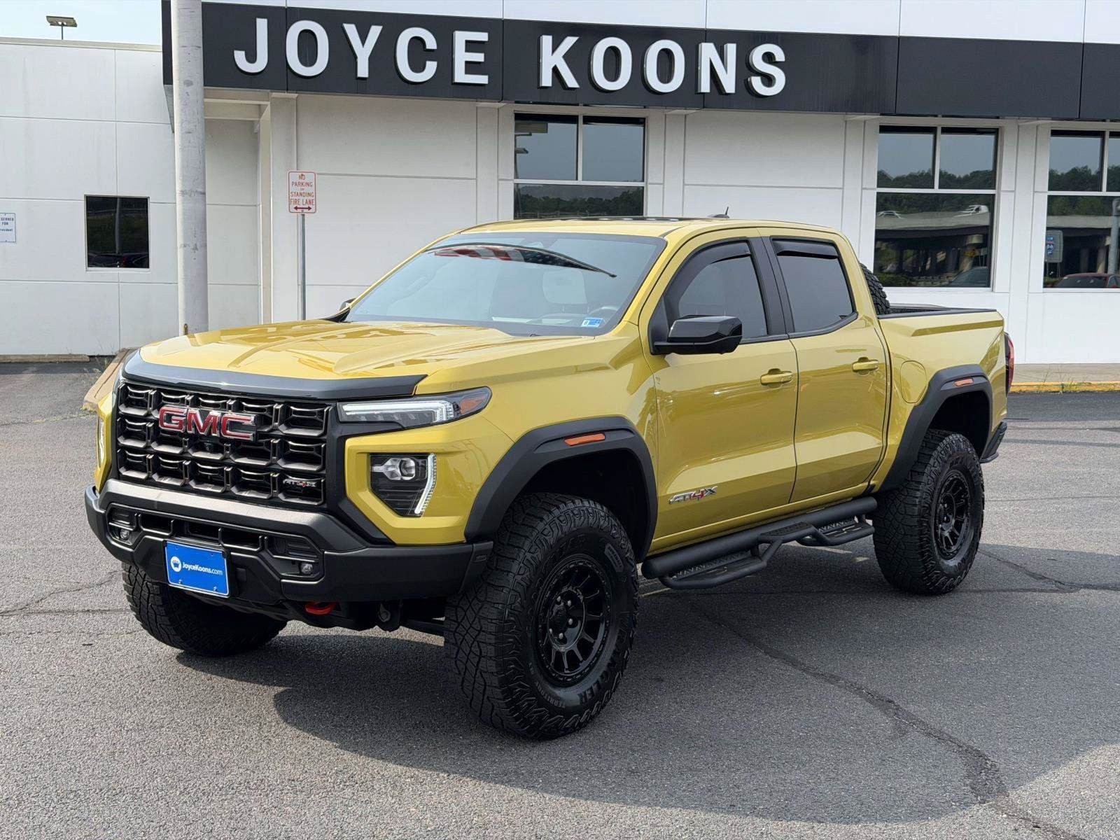 Used 2024 GMC Canyon AT4X w/ AT4X AEV Edition AWD/4WD image 4