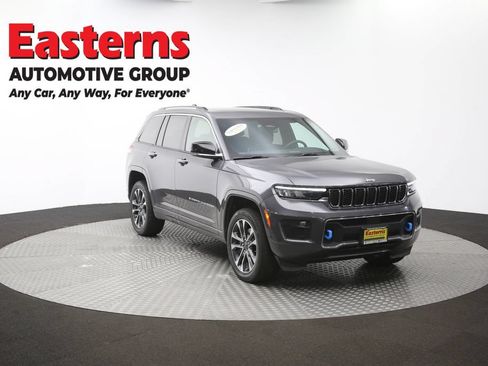 Used 2023 Jeep Grand Cherokee Overland w/ Luxury Tech Group IV AWD/4WD image 55