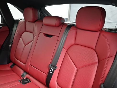 Certified 2023 Porsche Macan AWD/4WD image 6