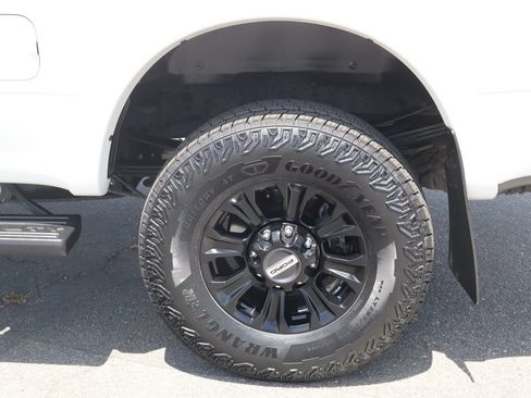 Used 2022 Ford F350 Platinum w/ Tremor Off-Road Package AWD/4WD image 13