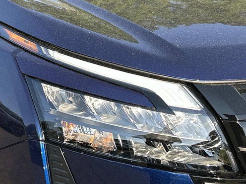 New 2026 Nissan Pathfinder Platinum AWD/4WD image 10