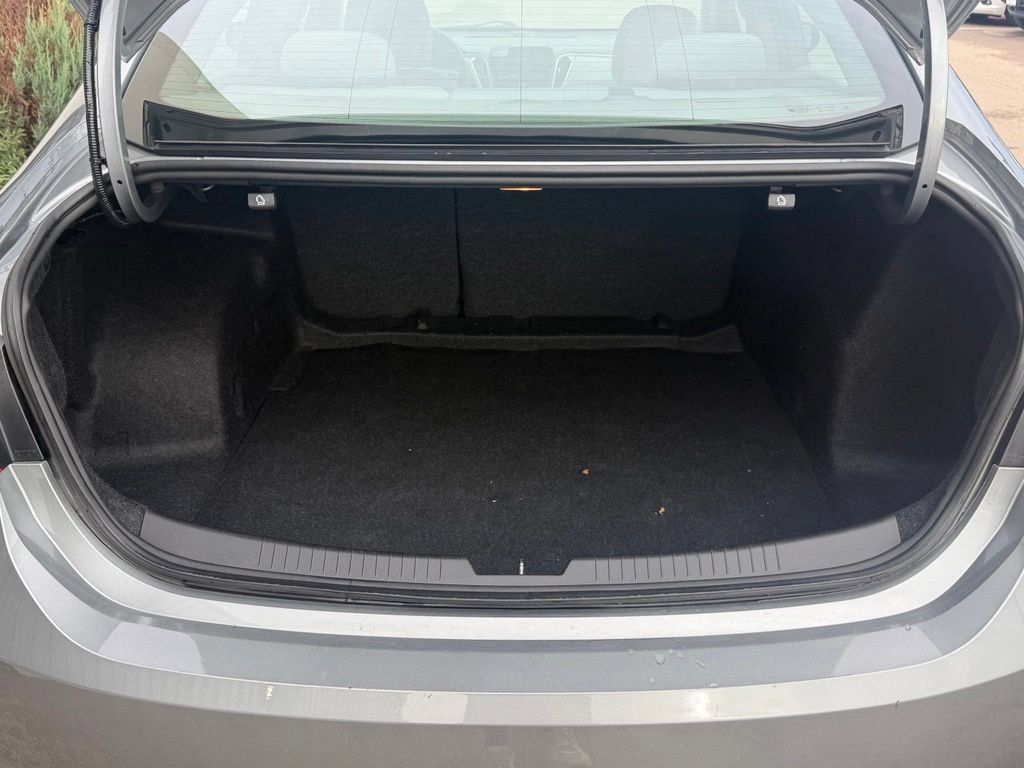 Used 2023 Chevrolet Malibu LS FWD image 9