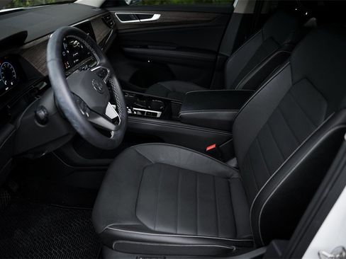 New 2025 Volkswagen Atlas SEL image 8