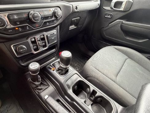 Used 2021 Jeep Gladiator Sport AWD/4WD image 13