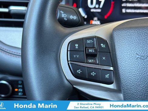 Used 2025 Ford Explorer Active AWD/4WD image 30