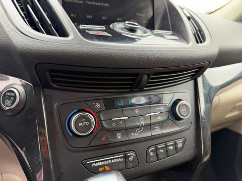 Used 2019 Ford Escape Titanium image 14