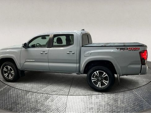 Used 2019 Toyota Tacoma TRD Sport image 4