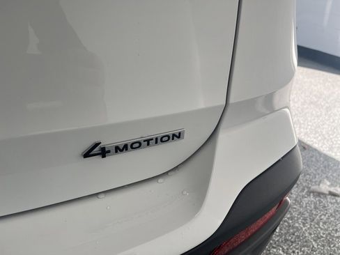 New 2026 Volkswagen Taos SE image 11