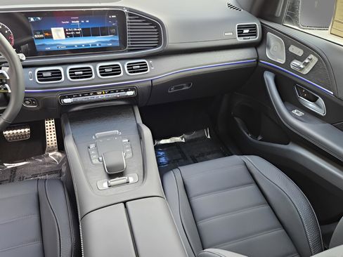 New 2026 Mercedes-Benz GLS 580 4MATIC image 13