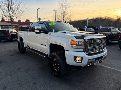 Used 2018 GMC Sierra 3500 Denali w/ Duramax Plus Package image 4
