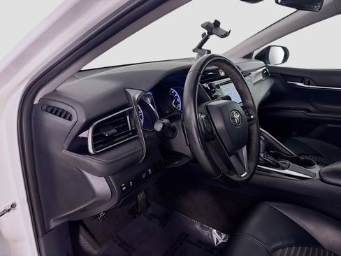 Used 2019 Toyota Camry SE FWD image 22