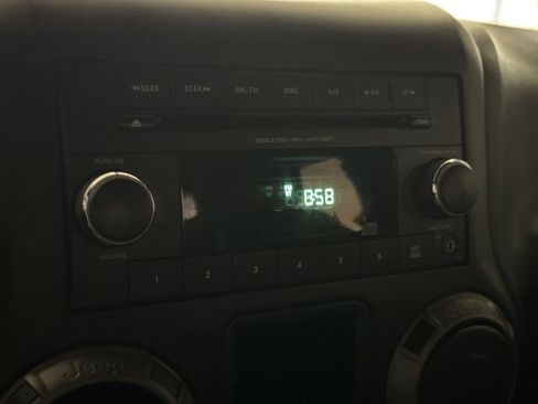 Used 2016 Jeep Wrangler Sport image 14