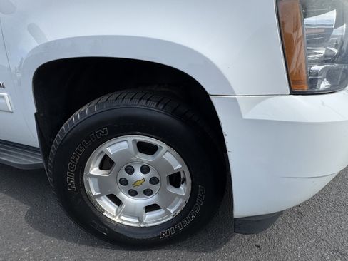 Used 2012 Chevrolet Suburban LT image 4