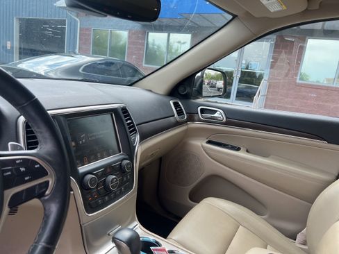 Used 2017 Jeep Grand Cherokee Limited AWD/4WD image 10