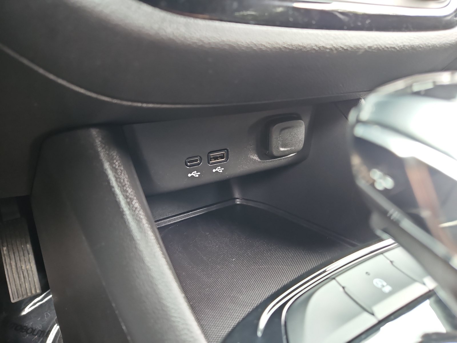 Used 2024 Buick Envista Sport Touring w/ Experience Buick Package FWD image 20