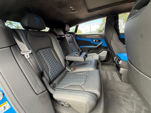 Used 2022 Lamborghini Urus AWD/4WD image 46