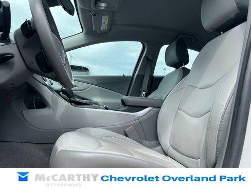 Used 2017 Chevrolet Volt LT w/ Comfort Package FWD image 10