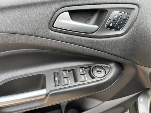 Used 2019 Ford Escape Titanium image 28