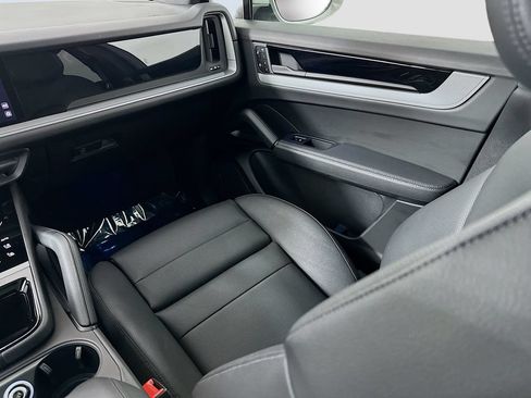 Certified 2025 Porsche Cayenne AWD/4WD image 26