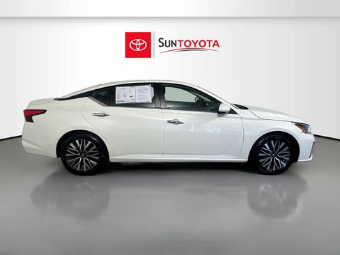 Used 2023 Nissan Altima 2.5 SV FWD image 2