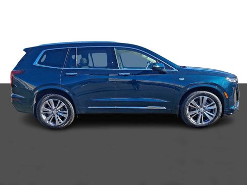 Used 2025 Cadillac XT6 Premium Luxury image 7