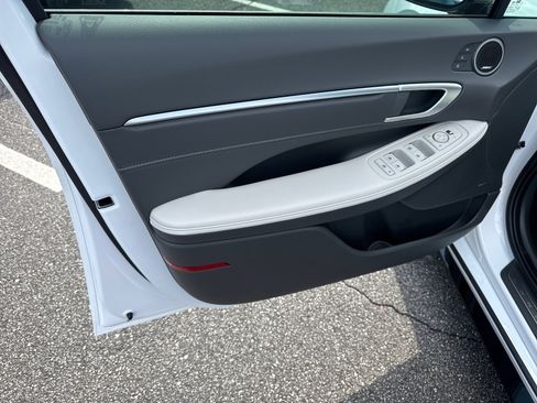 New 2025 Hyundai Sonata Limited image 10