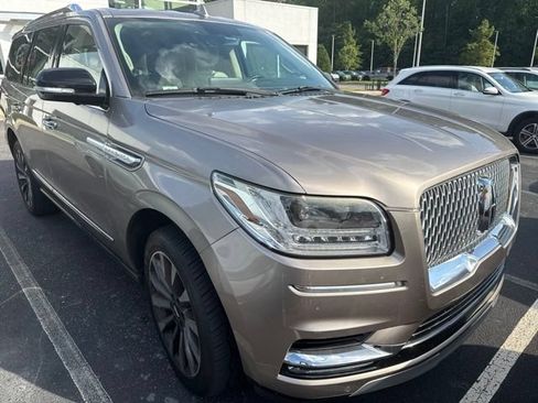 Used 2018 Lincoln Navigator Select AWD/4WD image 4