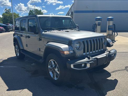 Used 2020 Jeep Wrangler Unlimited Sahara AWD/4WD image 7
