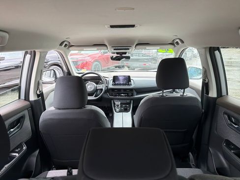 Used 2023 Nissan Rogue SV image 33