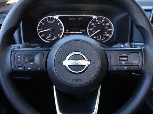 Used 2023 Nissan Rogue S image 10