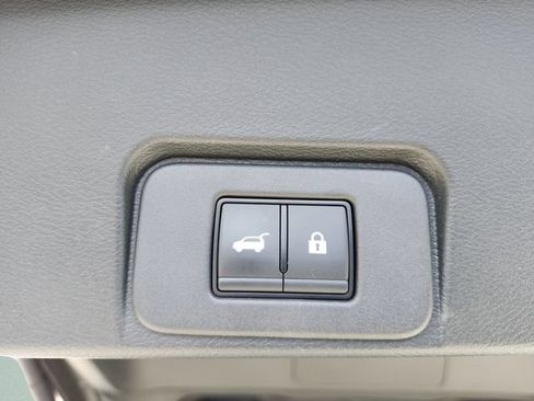 Used 2024 Nissan Rogue SL AWD/4WD image 17
