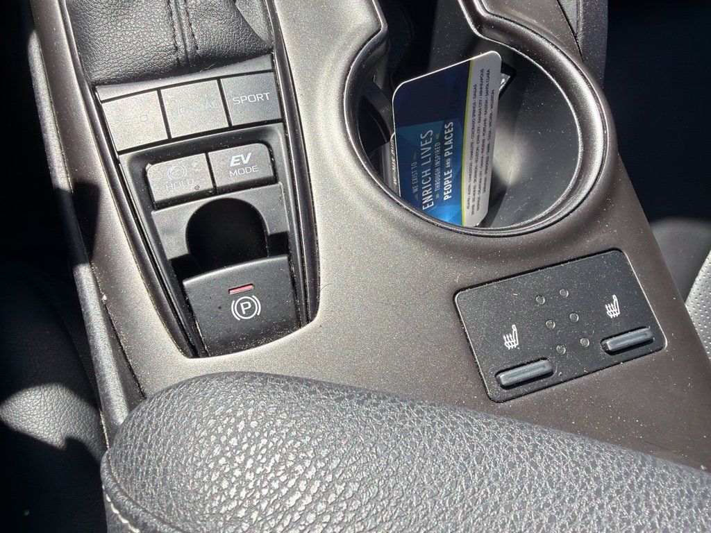 Used 2022 Toyota Camry XSE FWD image 13