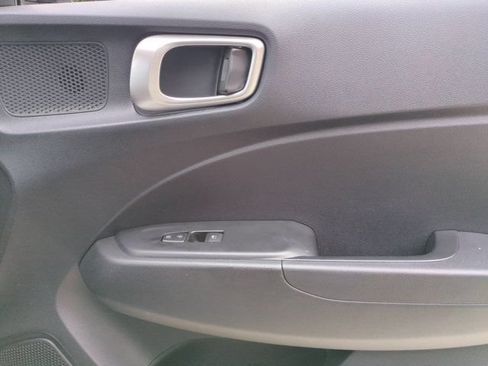 Used 2025 Hyundai Venue SEL FWD image 32