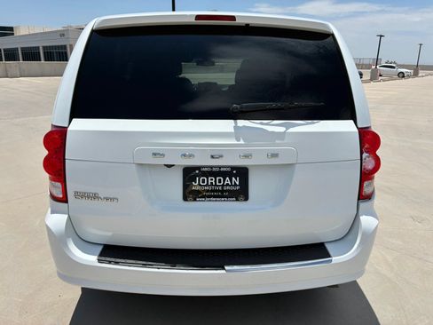 Used 2020 Dodge Grand Caravan SE FWD image 6