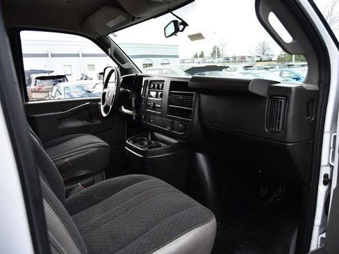 Used 2024 GMC Savana 2500 w/ Driver Convenience Package image 9