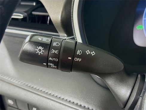 Used 2023 Toyota Highlander Limited image 15